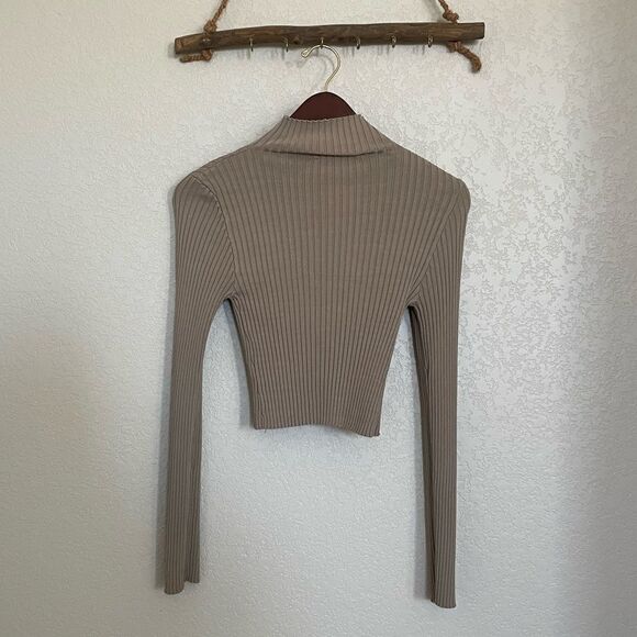Zara Taupe turtleneck crop sweater - Picture 2 of 2